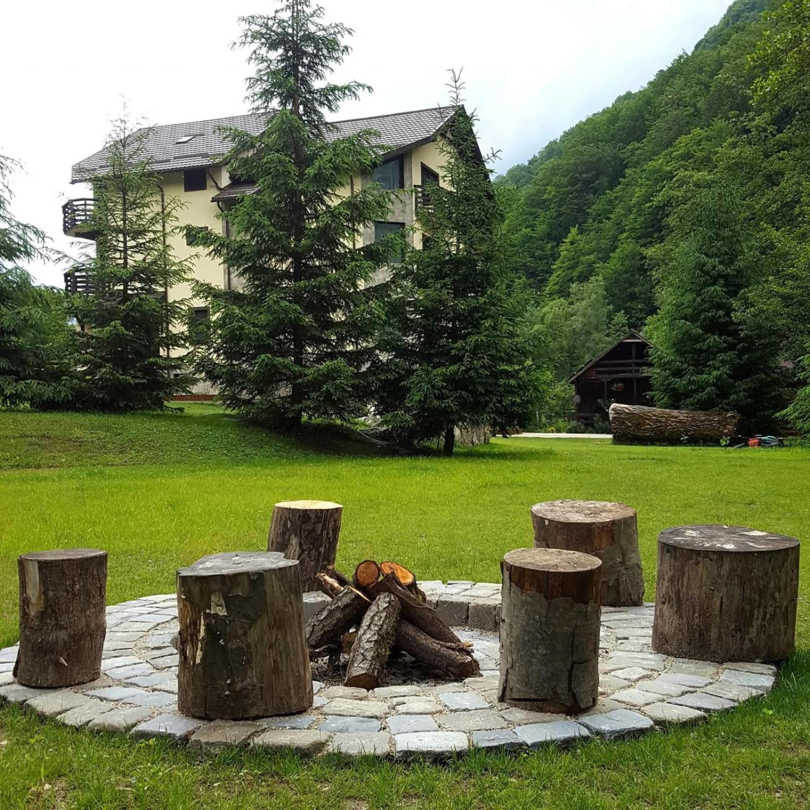 Casa Valea Cernei Hotel Isverna Exterior photo